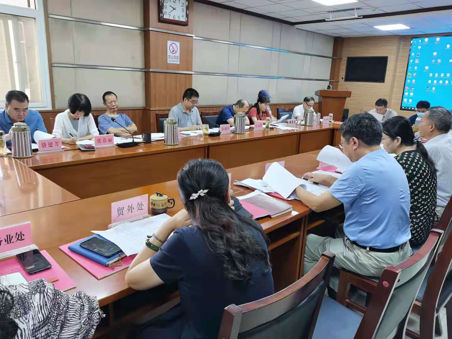 7月12日,石家庄局组织召开上半年局内经济形势分析暨数据质量评审会议